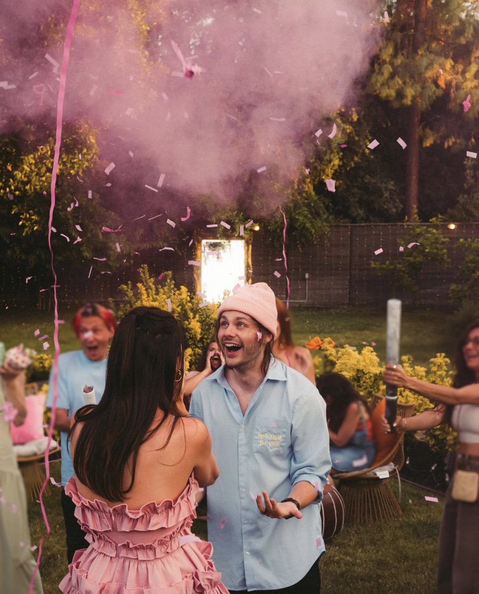 sugartalkfast's tweet image. michael clifford hate???? in the big year of 2025??? this guy??? this is who you’re going after??? and you’re dead /srs about it??? bffr