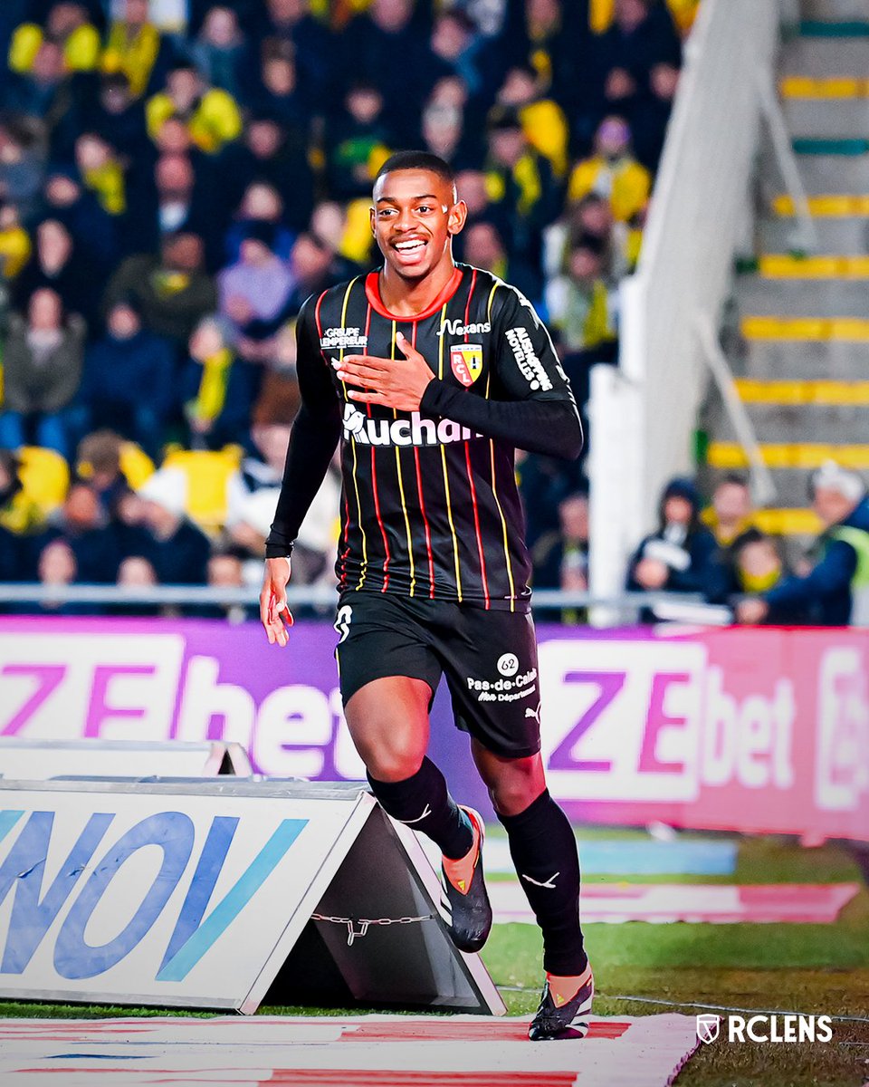 RCLens's tweet photo. 𝑨𝒓𝒕𝒆́𝒔𝒊𝒆𝒏 ⛏️ 𝒆𝒕 𝑬𝒖𝒓𝒐𝒑𝒆́𝒆𝒏 🇪🇺

Le numéro 🔟 découvre la @ChampionsLeague face au PSV Eindhoven en octobre 2023. Élément clé du jeu lensois, il enchaîne les prestations abouties début 2024, marque en @EuropaLeague et honore sa 💯e en Sang et Or. ❤️💛

#MerciDavid https://t.co/i9rSzyllQ5