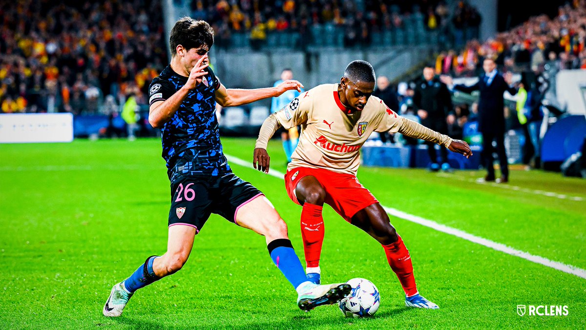 RCLens's tweet photo. 𝑨𝒓𝒕𝒆́𝒔𝒊𝒆𝒏 ⛏️ 𝒆𝒕 𝑬𝒖𝒓𝒐𝒑𝒆́𝒆𝒏 🇪🇺

Le numéro 🔟 découvre la @ChampionsLeague face au PSV Eindhoven en octobre 2023. Élément clé du jeu lensois, il enchaîne les prestations abouties début 2024, marque en @EuropaLeague et honore sa 💯e en Sang et Or. ❤️💛

#MerciDavid https://t.co/i9rSzyllQ5