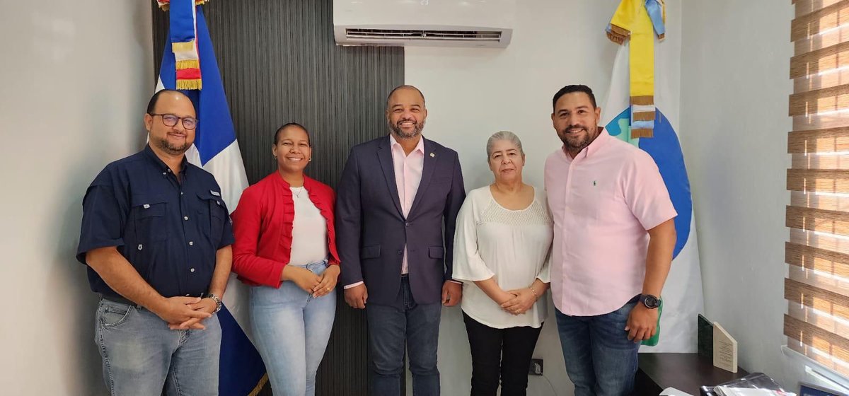 ElPregoneroRD's tweet photo. Diputado Carlos Pérez refuerza lazos con ASODAGRIM para el desarrollo de Santo Domingo Norte 

https://t.co/toPJlrS617 #ElPregoneroRD https://t.co/W2c7L2RSSP
