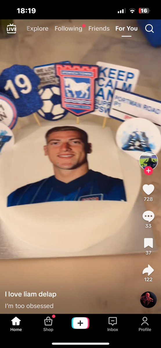 nath4n_yb's tweet photo. babe whats up you’ve hardly touched your Liam Delap cake? https://t.co/KuprPMPqEW