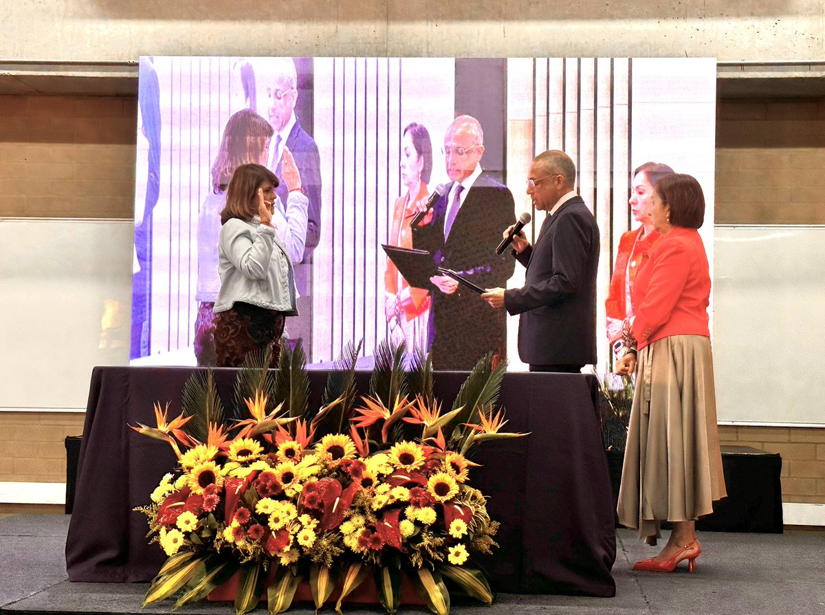 Felicitaciones y muchos éxitos a la <a href="/RectoraUCC/">Maritza Rondón Rangel</a> en su nuevo periodo rectoral.

La <a href="/UCooperativaCol/">UCC_Oficial</a> es uno de los grandes referentes de transformación en los últimos años y es gracias al liderazgo humano que nace desde la Alta Dirección e impacta a toda su gran comunidad académica