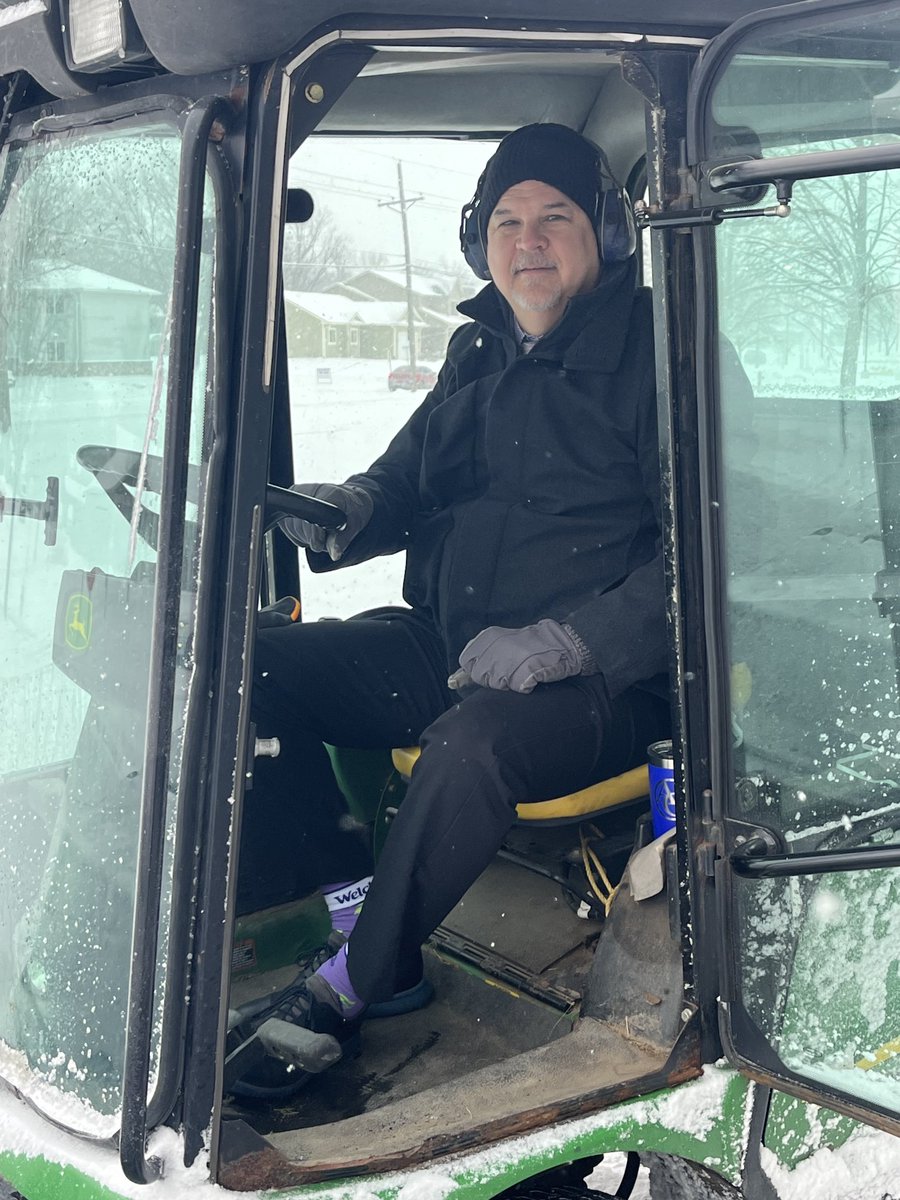 ⁦<a href="/LPSorg/">Lincoln Public Schools</a>⁩ this is the type of guy you are getting. We were short handed for snow removal today and ⁦<a href="/BCJacobsen/">Brad C. Jacobsen</a>⁩ asked what did I need. He jumped right in and helped  us out. He is a quality individual.