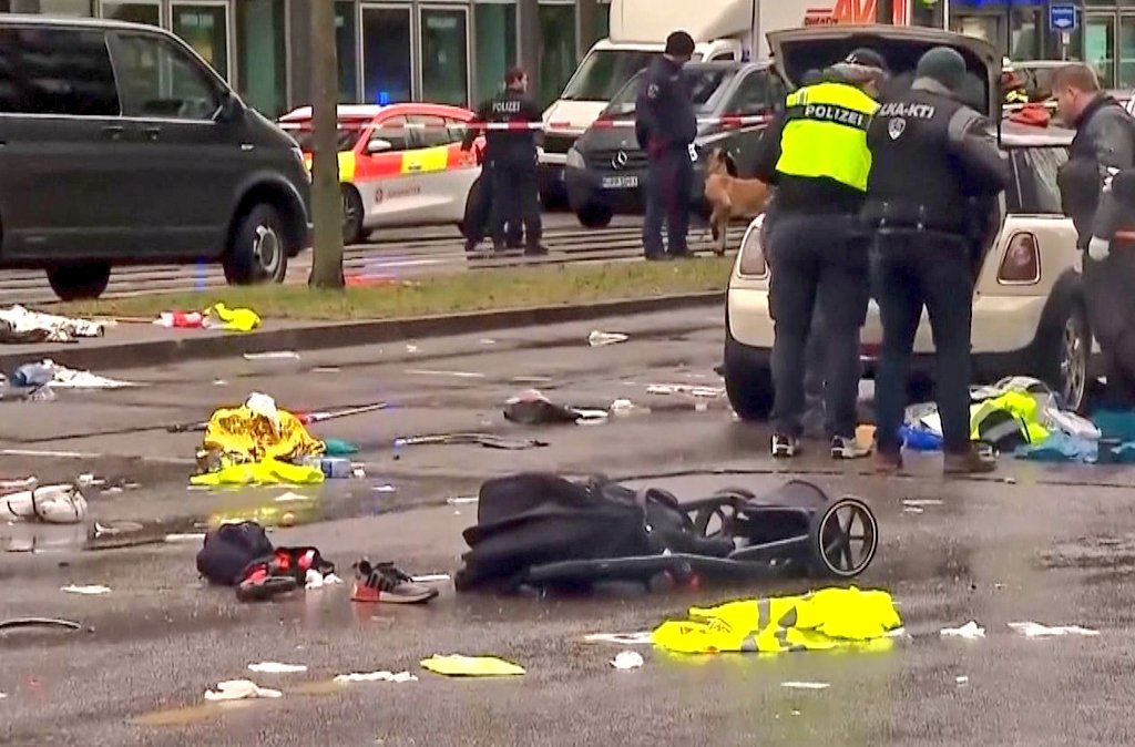 No sé tú, pero yo tengo claro que dedicaré mi vida a intentar que algo así no vuelva a ocurrir.

Como tengo claro que será misión imposible, me dedicaré a señalar a los autores, su ideología e intenciones. También a los políticos responsables de permitirlo.

Sé que piensas igual.