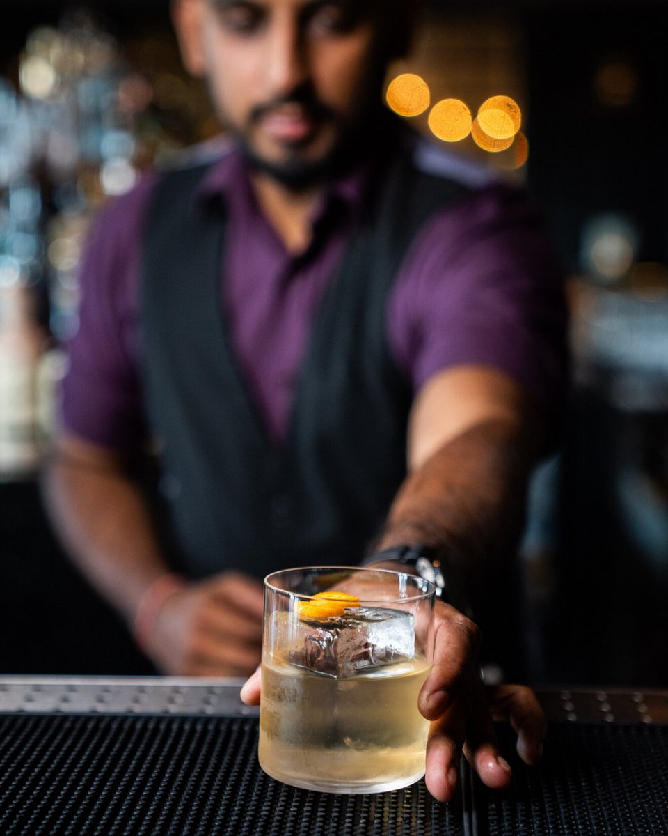 Javarumco's tweet image. Every pour tells a story. 🍹✨ Experience the smooth, rich flavours of Javamur Rum, expertly crafted for those who appreciate the art of a perfectly balanced drink. 

#JavamurMoments #SipSavorRepeat #JavaMur #JavaMurRum #Rumlovers #Mixologist #Cocktails