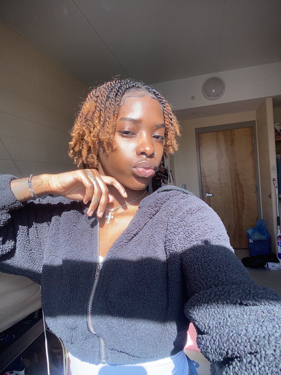 sominkscoded's tweet image. if you 6’1+ with plump lips hmu  🤙🏾