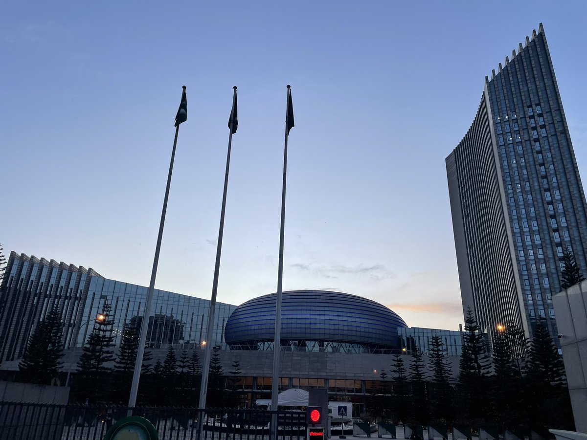 GrEtumba's tweet photo. #38e Session ordinaire de @_AfricanUnion  J’ai eu l’honneur de participer à la rencontre de Haut niveau sur l’agenda Jeunesee, Paix et Sécurité sous le haut patronage S.E. Evariste Ndayishimiye, Président du Burundi, en sa qualité de Président de l’Union africaine Champion de la Jeunesse, de la Paix et de la Sécurité.

Une expérience très importante, l’ai capitalisé la possibilité de prendre la parole et de participer à cette activité conjointe avec le Ministre des Affaires étrangères et les dirigeants des Nations Unies, sur le Pacte pour l’avenir, les consultations régionales de l’Afrique pour la deuxième étude indépendante sur les progrès de la jeunesse, de la paix et de la sécurité. Un dialogue crucial pour garantir que les jeunes en Afrique restent au cœur de la consolidation de la paix et de l’action politique à travers le continent !

Je pense que la situation des différents conflits dans le continent nécessite à ce que les jeunes deviennent concrètement les acteurs de la première ligne dans la recherche des solutions durables et permanentes. 

Notre participationa été possible grâce à un appui partiel de notre @jeunesseEP_RDC 
SE @Ayeganagato_N1