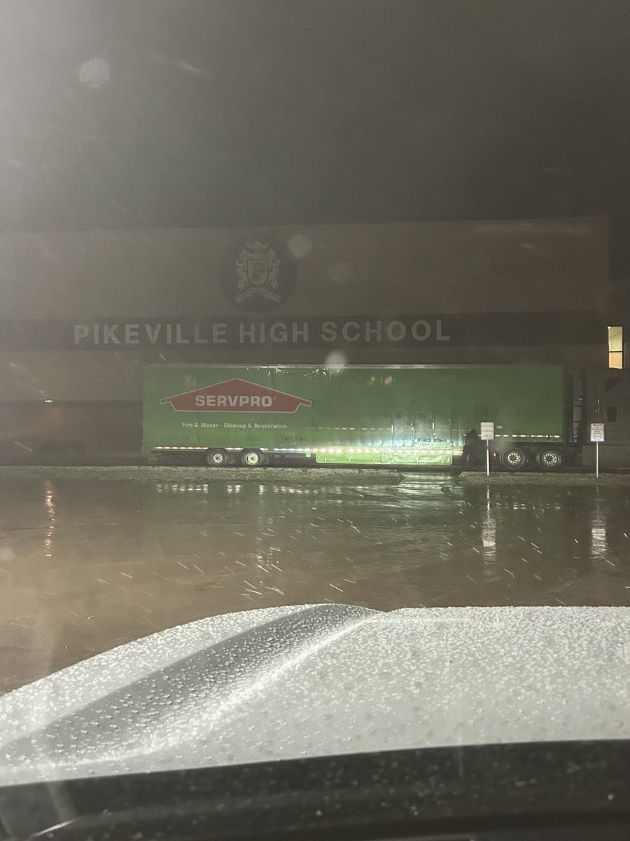 servprolexky's tweet image. We respond to any disaster, no matter the weather! We are here for you @PikevilleHigh! #alwaysheretohelp