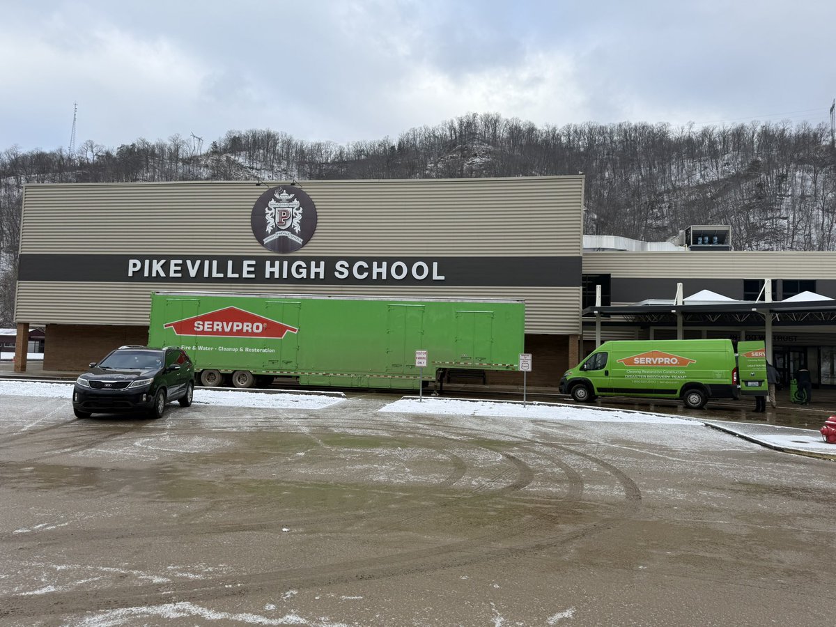 servprolexky's tweet image. We respond to any disaster, no matter the weather! We are here for you @PikevilleHigh! #alwaysheretohelp