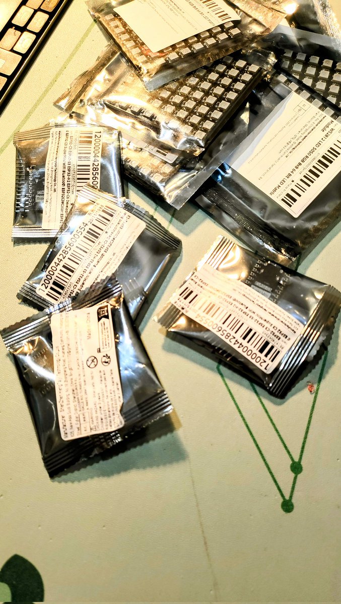 akirasan's tweet image. Hacía tiempo que no me compraba chuches... #ESP32