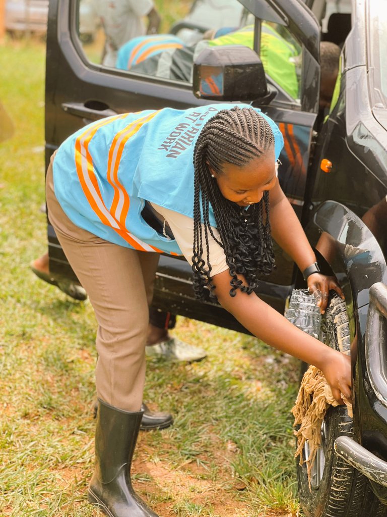 A huge thank you to all student leaders, students, Rotaractors, and Rotarians who came out to support our Car Wash Fundraiser today! Your energy, enthusiasm, and generosity made today a RESOUNDING SUCCESS!
We're grateful for your commitment to making a difference in our community