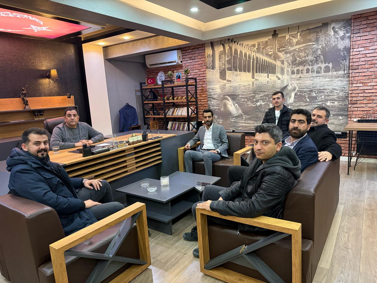 İş insanı hemşehrimiz <a href="/ismail_KALKAN63/">İsmail KALKAN 🇹🇷</a>'ı yürütme kurulumuzla birlikte, çalışma ofisinde ziyaret ettik. Misafirperverliği ve keyifli sohbeti için teşekkür ederiz. Çalışmalarında başarılar dileriz!