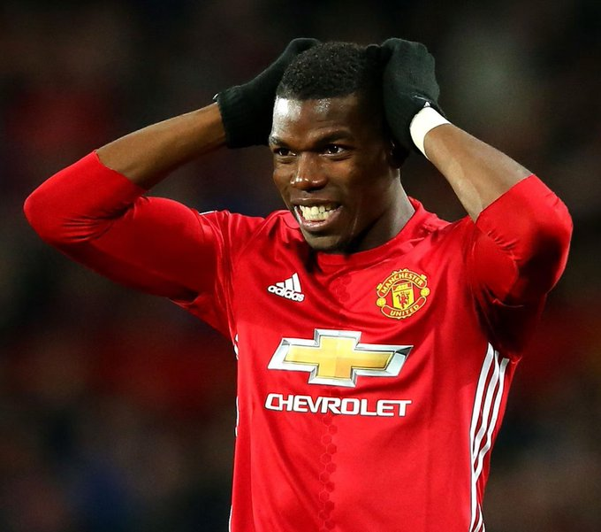 FootyFunniesz's tweet image. Can this man fix man united's problems? #POGBACK