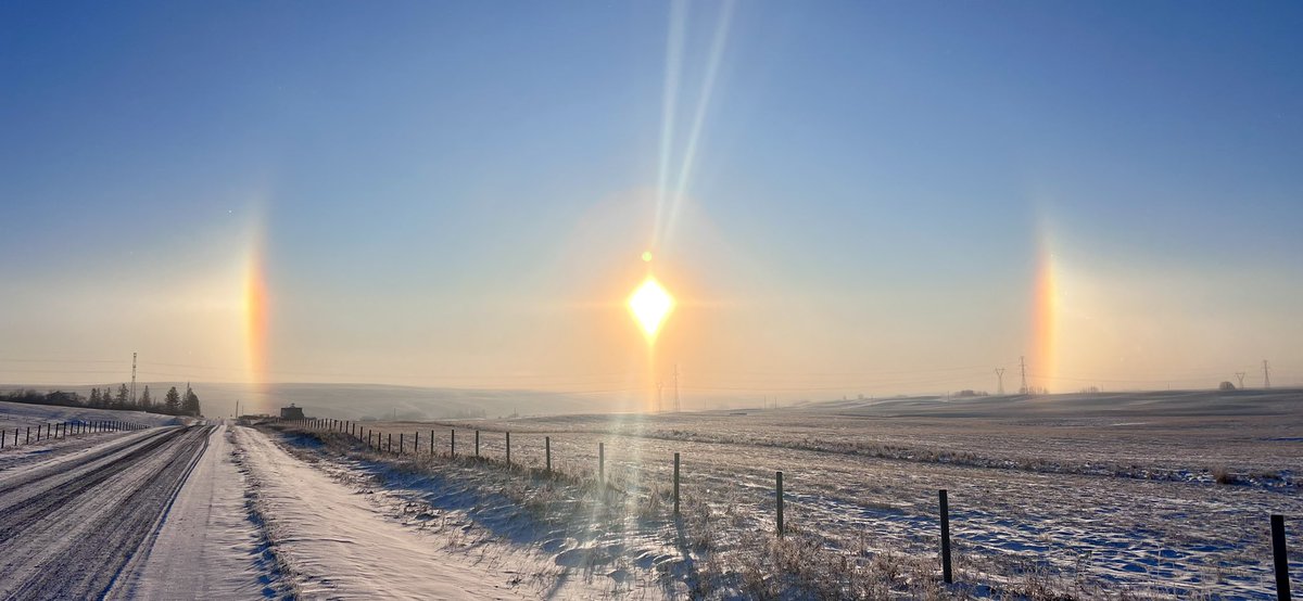 CalgaryObserver's tweet image. A breathtaking sundog sighting this morning!
With temperatures plunging to -28°C, these halos form as ice crystals in the air refract sunlight—nature’s dazzling reminder that beauty shines brightest in the cold.
#Sundog #ColdSnap #FamilyDay