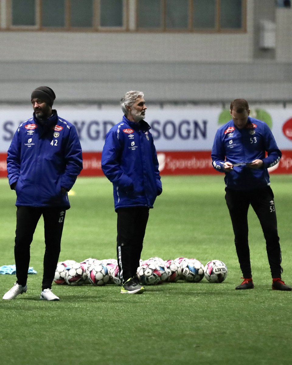 Denne trioen og resten av karadn er endeleg tilbake i Sognahallen i morgon! Ny kamp mot Lyn allereie på laurdag, og NG19 spelar mot Brann i morgon!

Tysdag: 13:00 + Brann - Sogndal NG19
Onsdag: 13:00
Torsdag: 13:00
Fredag: 13:00
Laurdag: Sogndal - Lyn (13:00)

STAO NO PAO!