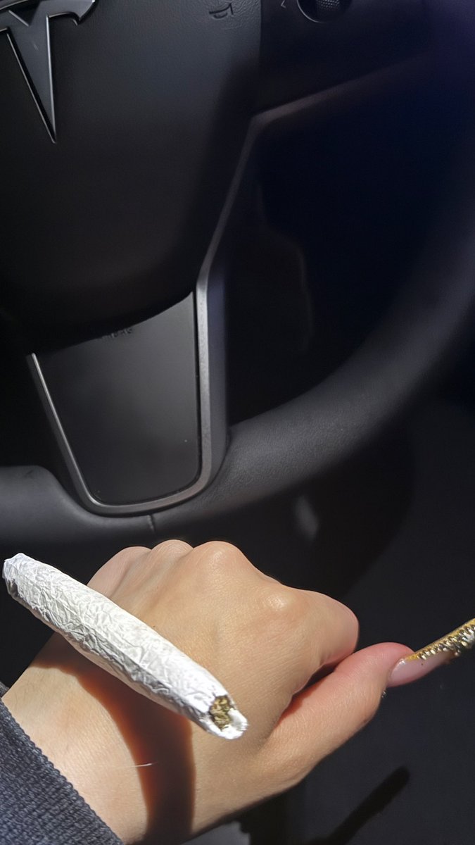 laylayarchives's tweet image. barred that W NAILS 2 🤭#perfecteverytime