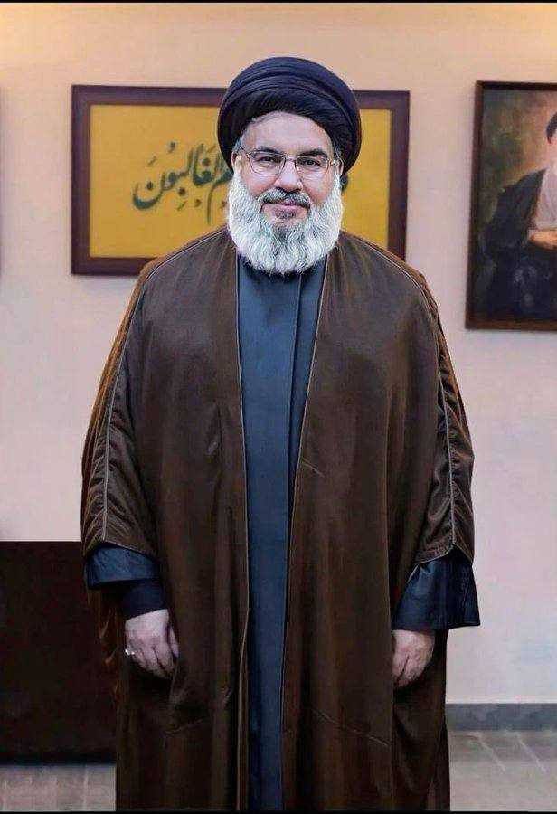 قـهر الـيمن ثاني على السيد حسن
وقـهـر قـايـدنا عـلـى فـقـد الامـين

كـــأن نــصـر الله مـوطـنـه الـيـمـن
والضاحية والحزب من صبة معين

يـا فـاجعة مـا تـنتسي طول الزمن
يـا قـاصمة ظهر العرب والمسلمين

مـا ظـن بـه شي حر ما صابه حزن
ولا فـرح غـير الـهجين ابن الهجين
.
#أمين_الجوفي