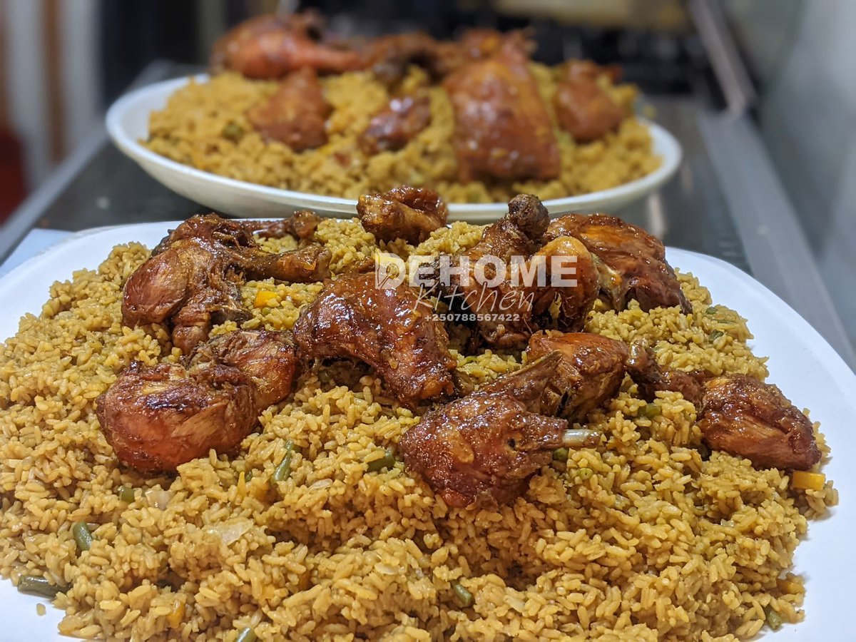 sindiheba1's tweet photo. Guys cyaze ntababeshye nkumbuye ibyo kurya byo muri @DehomeKitchen cyane cyane Frame ya 2 na Chicken #Pirau yabo ya mbere muri Kigali π₯π
Ukuntu gahunda imeze iyi deal iciyemo nukuvuga iyi Post tuyuzurize 150 Reposts ejo nzafata aba tweeps 5 turye tunanywe βοΈ https://t.co/ipNBWnLKw6