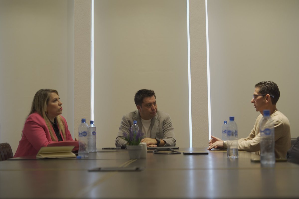 acolinsanchez's tweet photo. ¡Que los lunes no sea un impedimento para chambear duro!
Por eso andamos haciendo un proyecto que estará generando mucho empleo y turismo a #Corregidora 
Muy pronto sabrás de que trata.
Vamos a #PasoFirme https://t.co/88gLbjNRb9