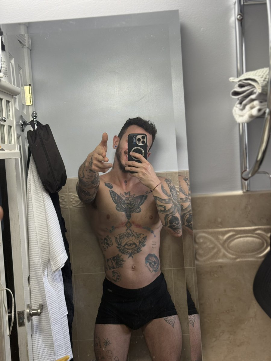 inkedDomi's tweet photo. Come say hi 🖤 https://t.co/qSIslr0y8B