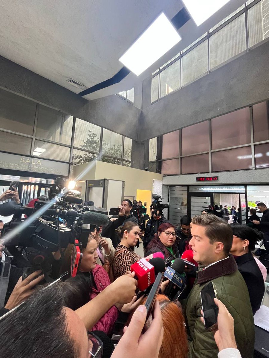 JesusElizondoS's tweet photo. ¡Hecho en Nuevo León! Presentamos una iniciativa de reforma a la Ley de fomento a la micro, pequeña y mediana empresa para poner en ley que se promuevan los productos hechos en el estado. ¡Con todo! #Guadalupe #Morena #DiputadoLocal https://t.co/4wDf6MxdZs
