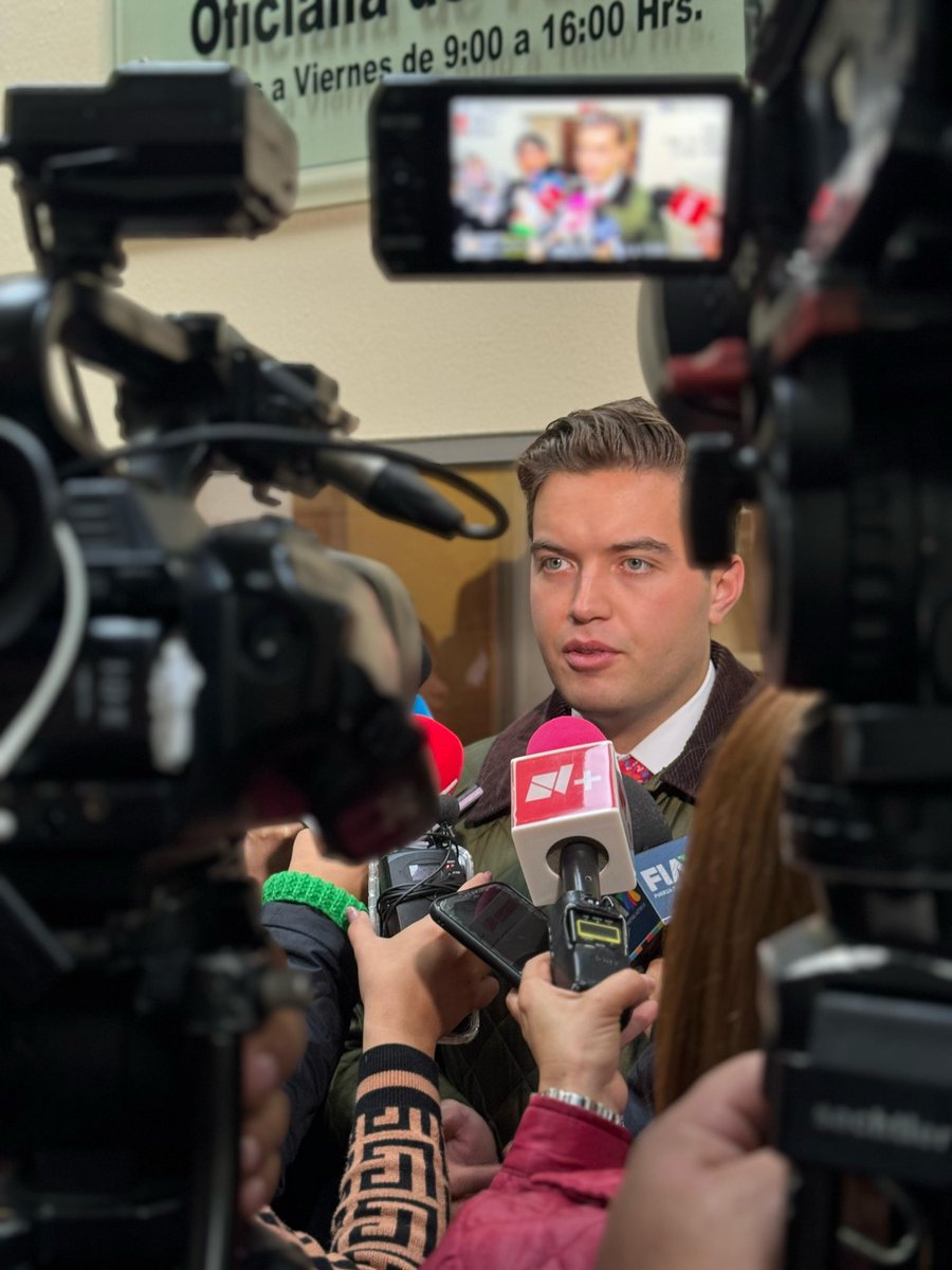 JesusElizondoS's tweet photo. ¡Hecho en Nuevo León! Presentamos una iniciativa de reforma a la Ley de fomento a la micro, pequeña y mediana empresa para poner en ley que se promuevan los productos hechos en el estado. ¡Con todo! #Guadalupe #Morena #DiputadoLocal https://t.co/4wDf6MxdZs