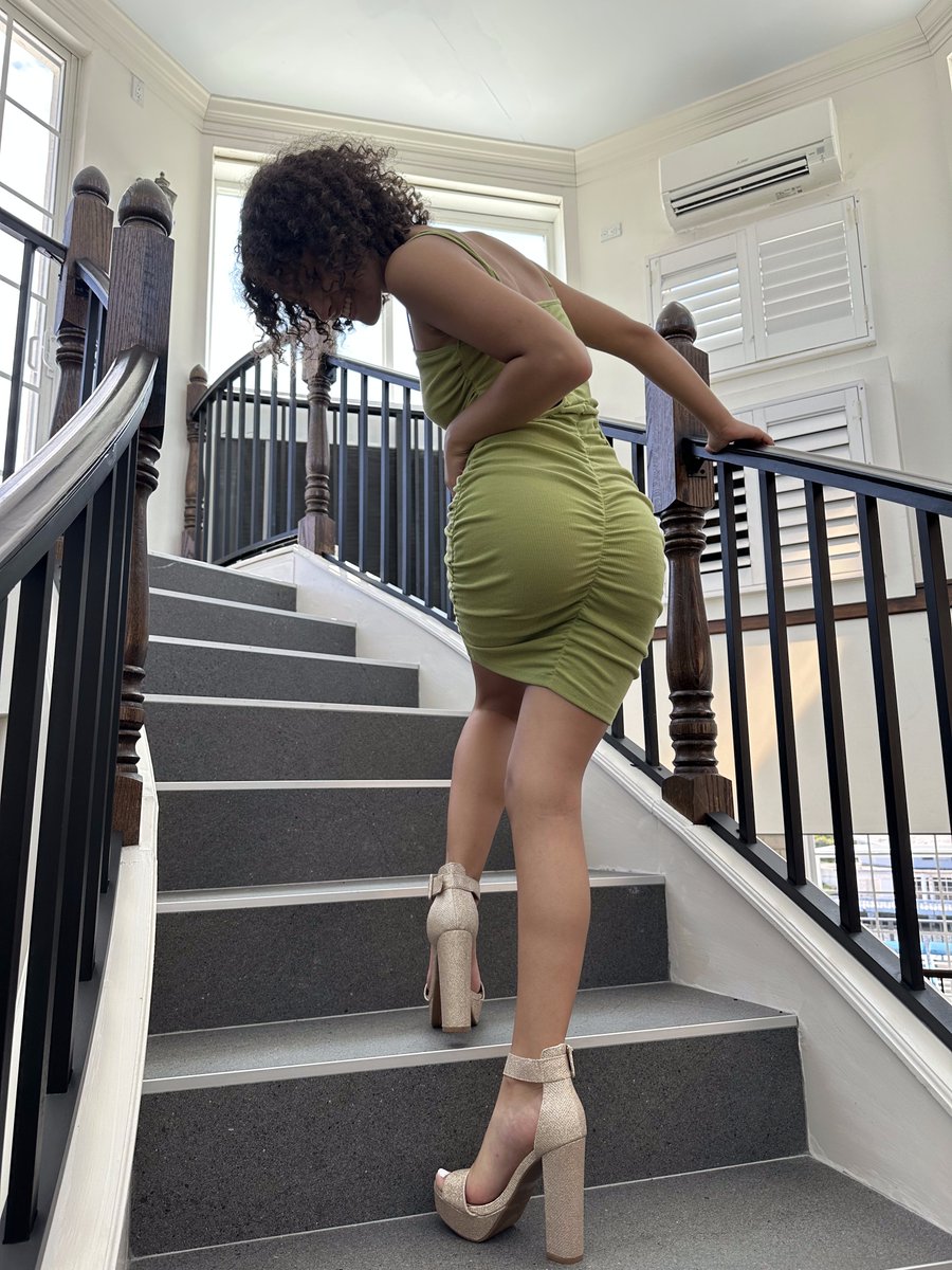 naomidaze18's tweet photo. ur POV when going up the stairs ☺️ https://t.co/KUF2yn0q39