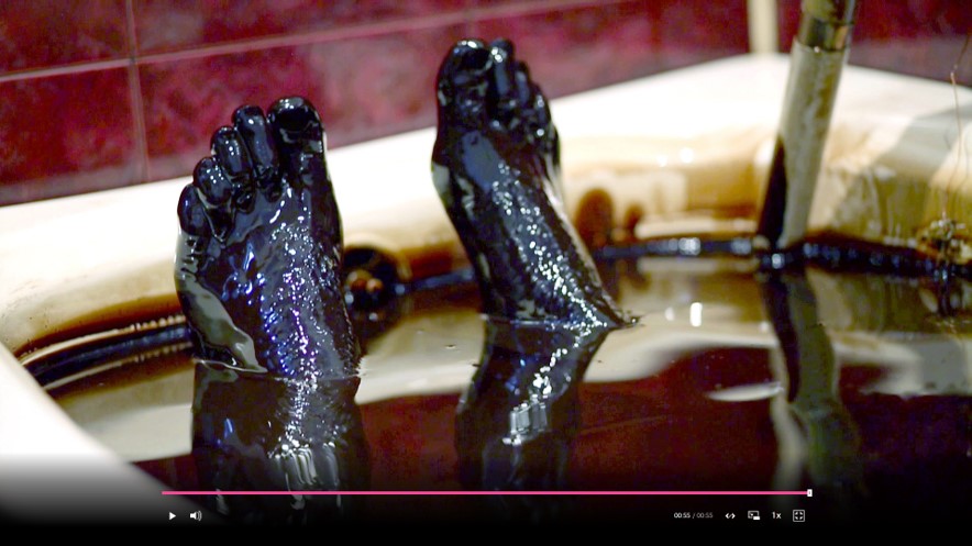 Taking a bath in crude oil: This classic and dramatic clip from the BBC’s Planet Oil is still available online and helps discuss the nature and importance of this key resource. With geologist Iain Stewart. More details in previous post. #geographyteacher bbc.co.uk/programmes/art…