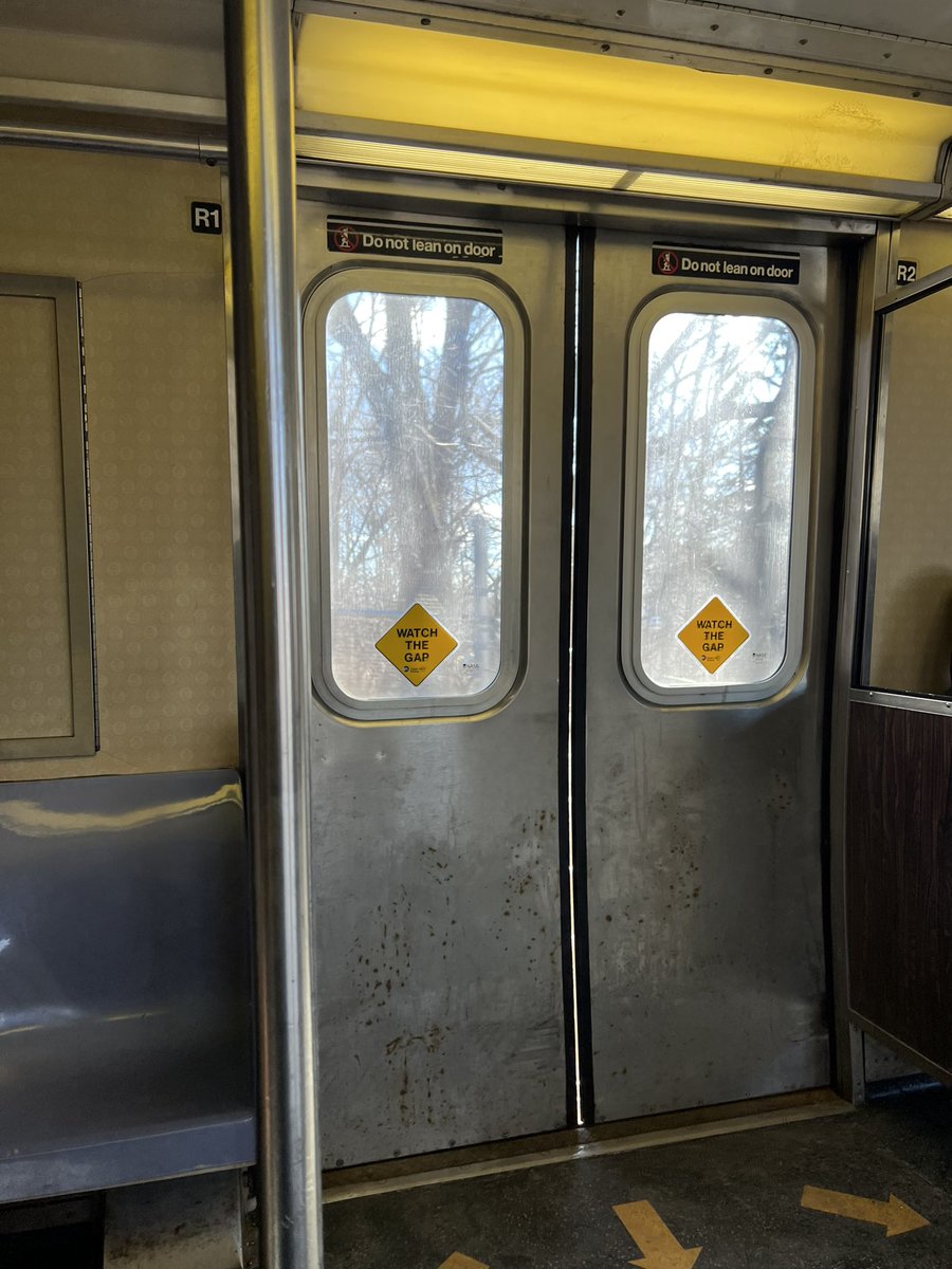 MetSuperExpress's tweet photo. @NYCTSubway this is extremely concerning and the door could open at any point… https://t.co/4x5coi9nOa
