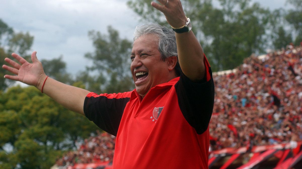 Pochettinismo74's tweet photo. El Tolo quiere volver a dirigir. Es momento de hacer campaña por el.

#ToloANewells 🔴⚫ https://t.co/A5H3W2Ix4S