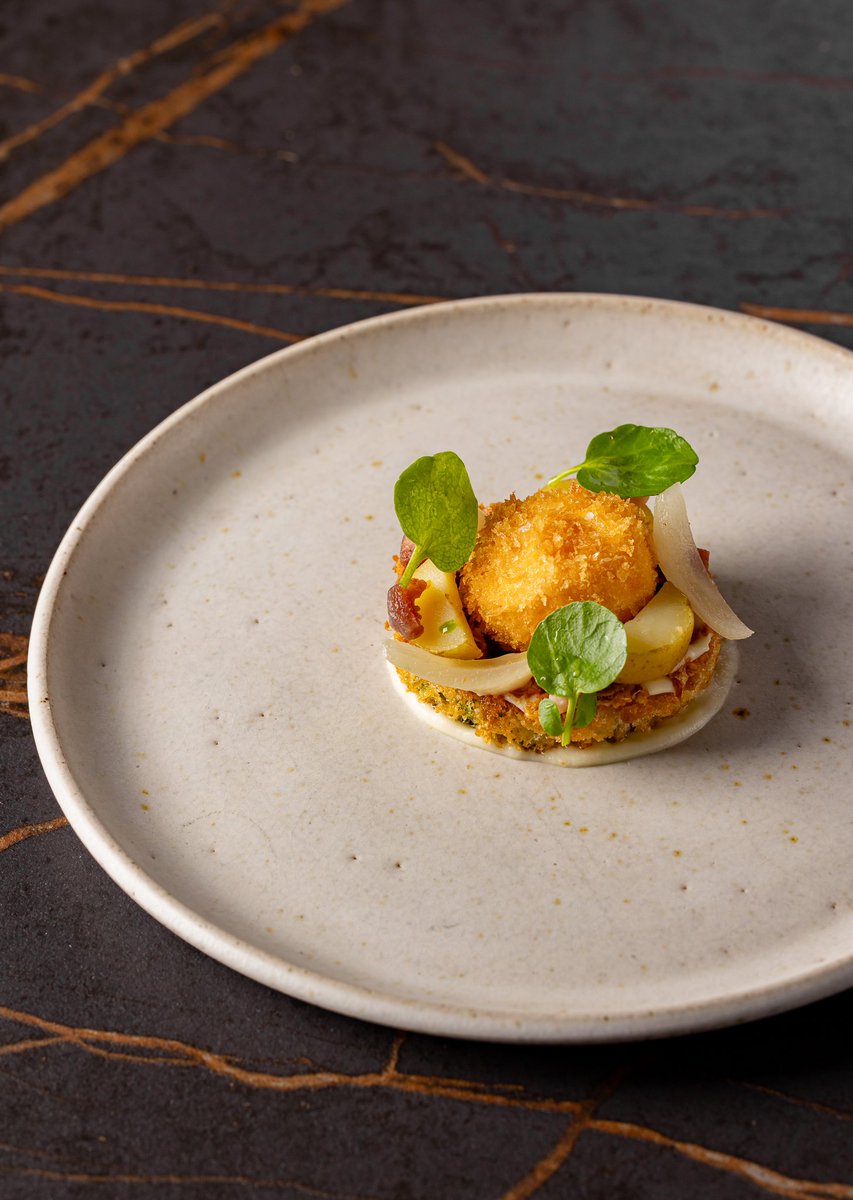 EtchFood's tweet image. 🆕️ New Egg Course🥚

Our new dish features a crispy Clarence Court Burford Brown egg yolk, paired with smoked duck ham, crispy chicken skin, chicken fat brioche, ratte potato, pickled onions, and watercress. A balance of rich, crispy, and tangy notes 😍
