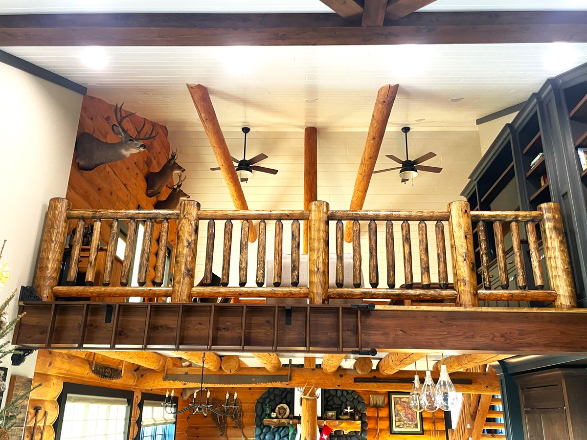 MVLogHomes's tweet photo. Are you looking for some interior #log #railing?  Check out these customers photos?  Purchased thru @AllAmericanDoIt in Richland Center.  We @MVLogHomes can do custom railing to fit your deck/loft. #rustic #cabin https://t.co/lCKQ0Zo01n