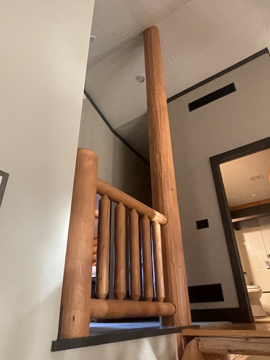 MVLogHomes's tweet photo. Are you looking for some interior #log #railing?  Check out these customers photos?  Purchased thru @AllAmericanDoIt in Richland Center.  We @MVLogHomes can do custom railing to fit your deck/loft. #rustic #cabin https://t.co/lCKQ0Zo01n