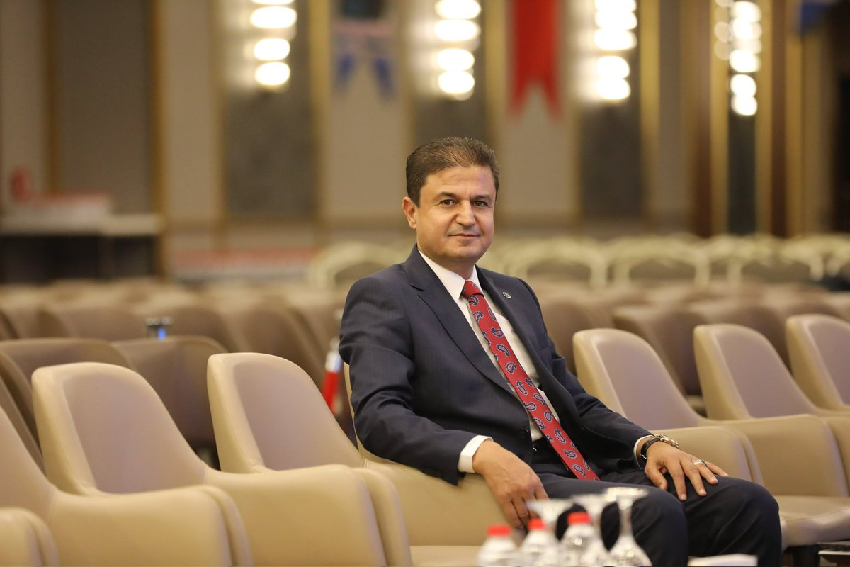 Az durun bakalım daha neler göreceğiz…

Türk Eğitim-Sen teşkilatı tüm yönetim kadrosuyla,ben güzel ahlakı tamamlamak üzere gönderildim diyen Peygamber efendimizin ifade ettiği gibi ahlaklı sendikacılık yapmaya devam edecektir.

Popülist,günü birlik sendikacılık bir yere