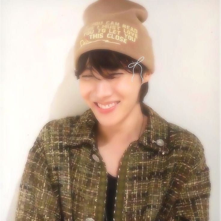 CigsJK_Sx's tweet image. જ⁀➴ Hilo por el cumpleaños de hobi, (fotos y vídeos)
🐿️🍦— Hilo para #hobi

#HOBIDAY 𖹭