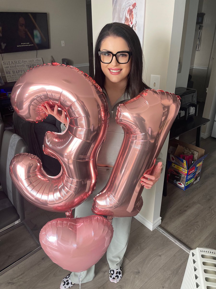 Miss Dabrowski 💜 tweet media