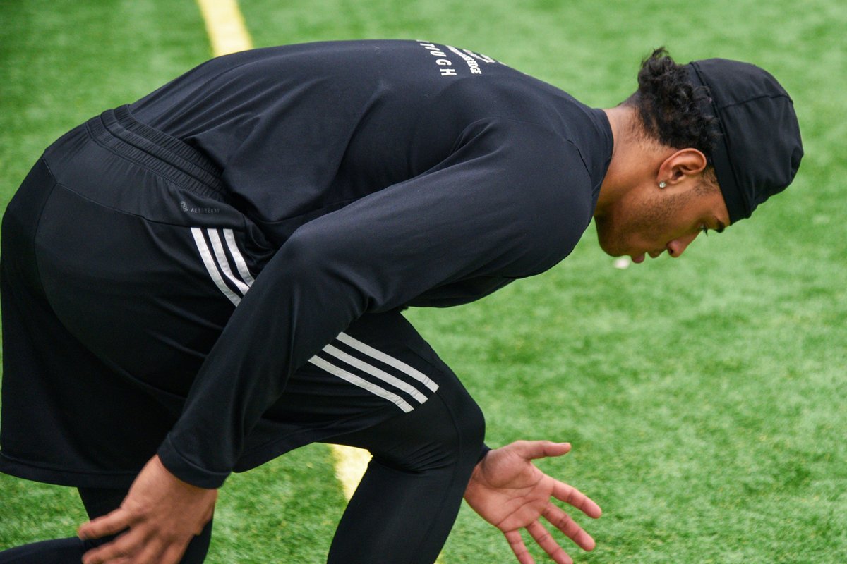 Holy Cross Football tweet media