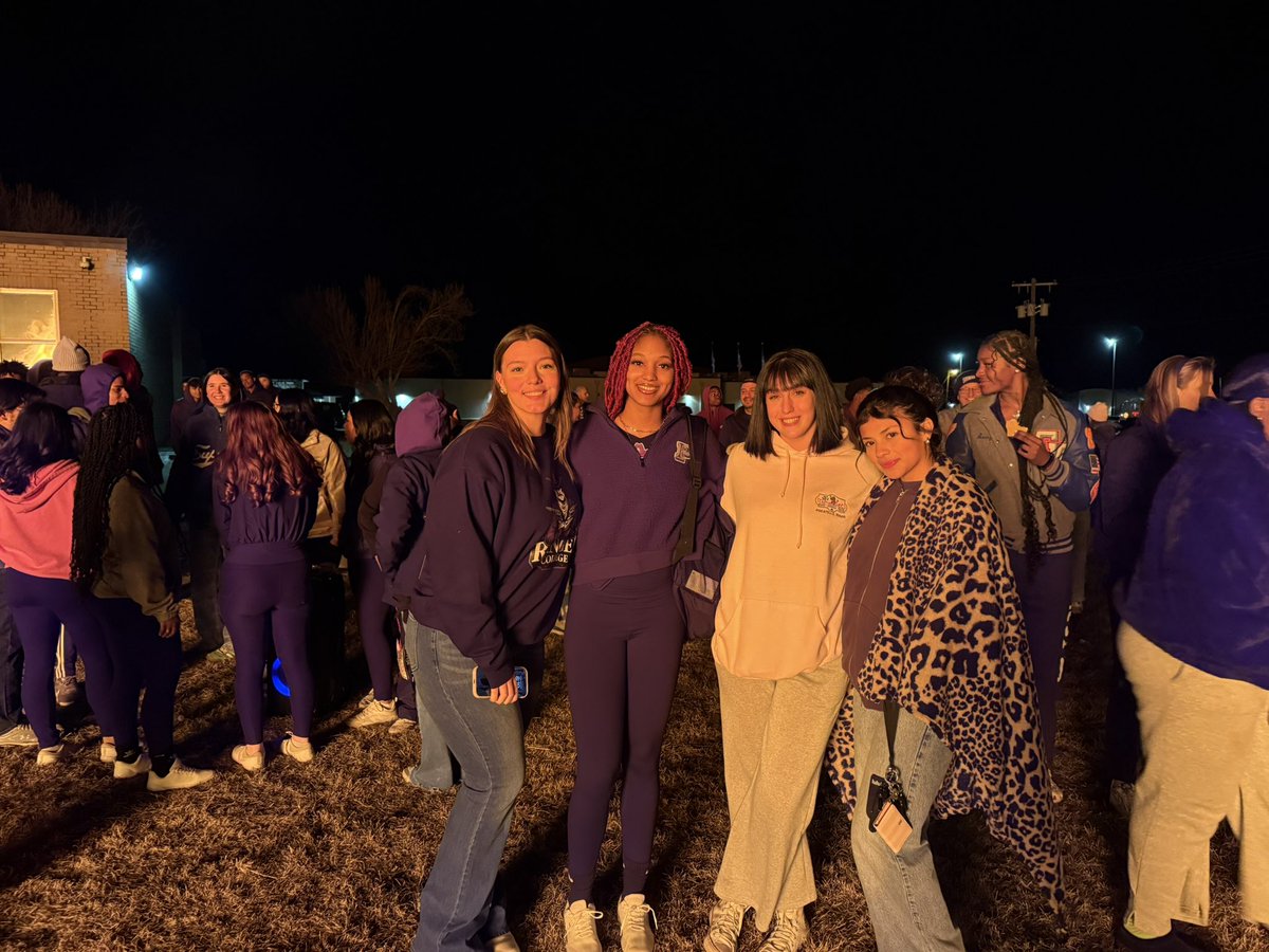 ladyrangervb's tweet image. Homecoming bonfire!! 🔥 💜 #pistolsUp