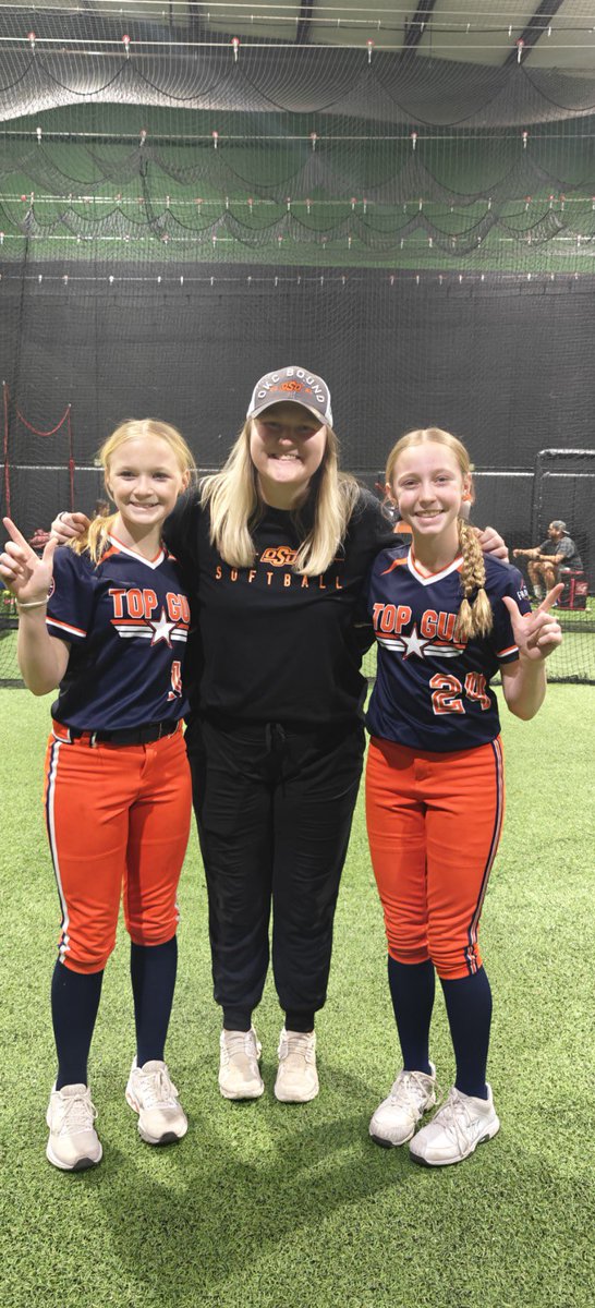 🧡💙Thank you <a href="/HayleyBusby54/">Hayley Busby</a> for the infield clinic today! Syd and I got better today with your help! #GoPokes <a href="/topgunfastpitch/">Top Gun Fastpitch</a> <a href="/2K12TopGun/">Top Gun 2K12 - Premier</a> #tgf #flyabove 💙🧡✈️