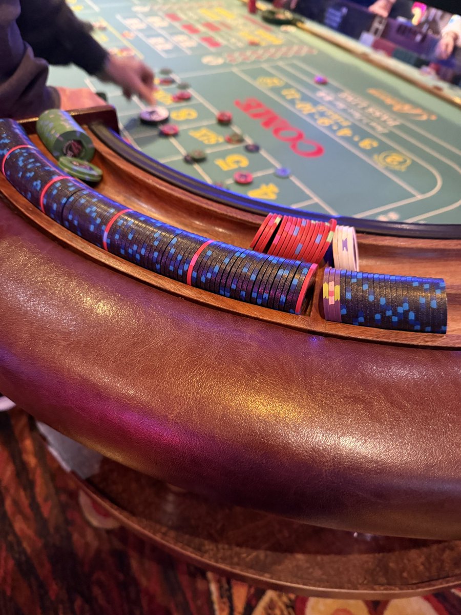 Now this is what you call a massive win on craps 😮‍💨🎲

(📷 via: <a href="/SmallWhale13/">Chris</a>)