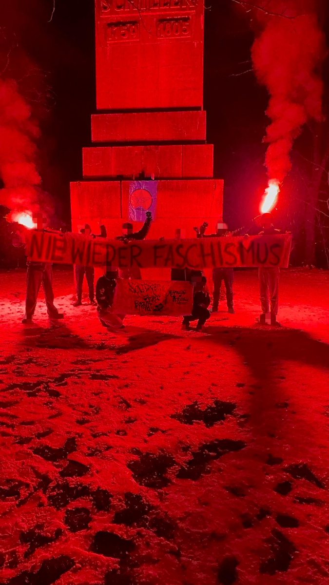 DessauJugend's tweet photo. Wir stehen an der Seite unserer von 30 Faschisten angegriffenen Genoss: innen in Paris. Dieser Angriff ist ein Aufruf an uns alle den antifaschistischen Selbstschutz aufzubauen!
Den Faschisten die Faust! 
🚩🇵🇸🚩
@FRYoungStruggle 

#antifaostdeutschland #dessau #actitantifa https://t.co/BwZPXc4XdI