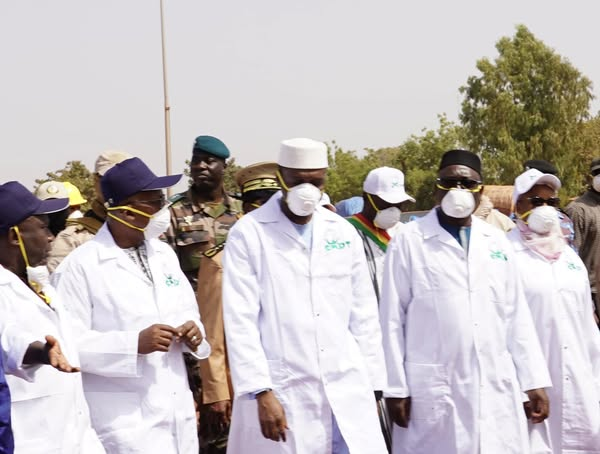 Malijetactu's tweet photo. Visite du Premier ministre à l'usine d'égrenage de Dioïla : une filière coton en plein essor https://t.co/2Y0SHlIjsM #malijet #Visite #Mali # Premier #ministre #usine #égrenage #Dioïla #filière #coton #essor #économie https://t.co/Xkoy4PX2SU