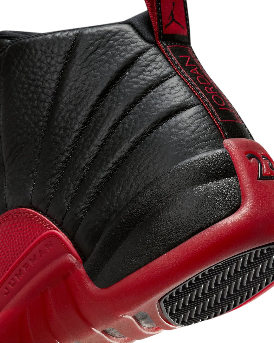 SNKR_TWITR tweet media