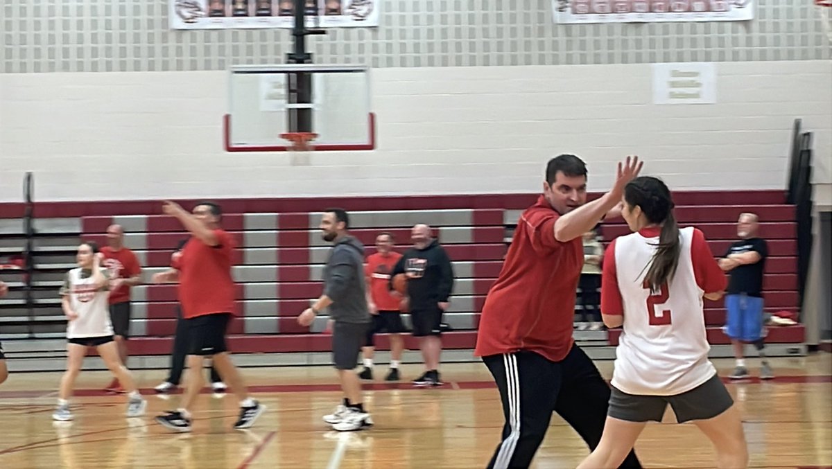That was a hoot! Dads vs Daughters 🏀🔥 Smiling faces, sunk shots, and no casualties... a win-win! #NWnation @northwest_indians_athletics <a href="/Hollywood_Lower/">Kevin Lower</a>