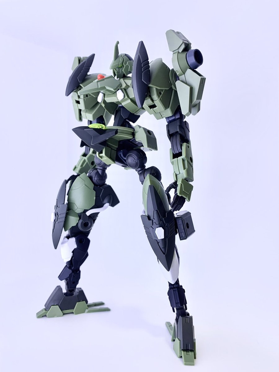 pepper_siokosyo's tweet image. ティーテレスノヴァ

バイロンの中型陸戦EXM
「陸戦のヴェルデノヴァ」をコンセプトに設計され、人体に近い柔軟な可動域が特徴。
夜間の戦場においては細身の外見や素早い動き、ツインアイから操り人形の様であると気味悪がられている。

#30MM夜間都市戦
#30MMバイロン軍