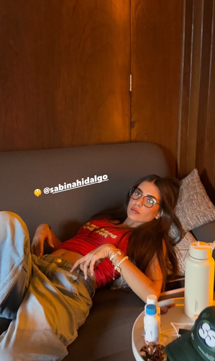 SabinaHCharts's tweet image. A mulher está aprontando e continua belíssima! 🫣

Sabina Hidalgo | Instagram Stories

#sabinahidalgo