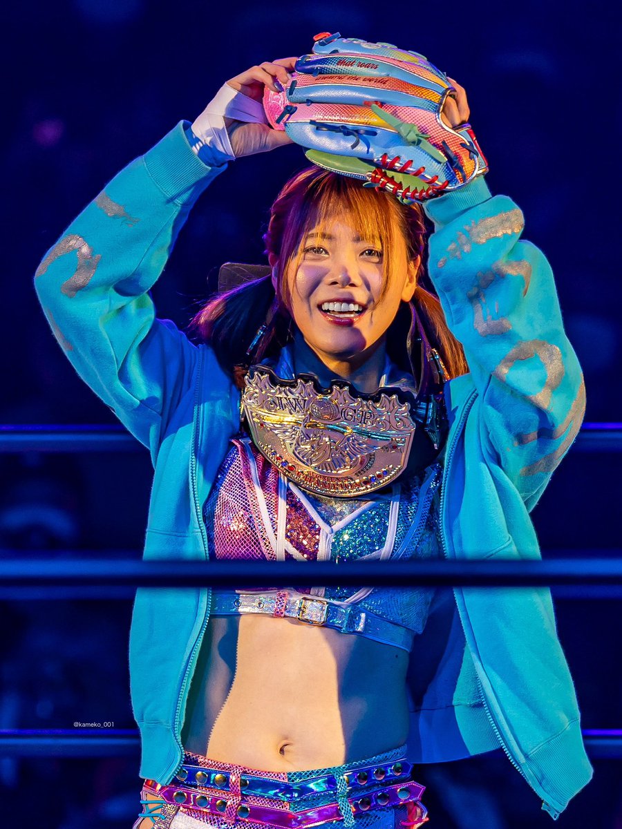 岩谷麻優　等身大タペストリー 孤独なカメコ on X: 