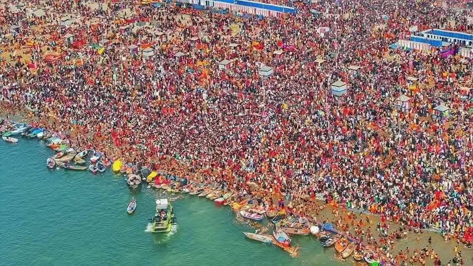 महाकुंभ का सटीक और सिलसिलेवार हर प्रकार के लोगों के मनोभावों को व्यक्त करता विश्लेषण । जितनी भी प्रशंसा की जाए, कम ही है । 

महाकुंभ में सबको अपने स्वभाव के अनुसार ही दिखाई दिया 

🔹 गिद्धों को शव दिखे,
🔹 सूअरों को गंदगी दिखी,
🔹 नास्तिकों को अंधविश्वास दिखा,
🔹 पाखंडियों को मंच
