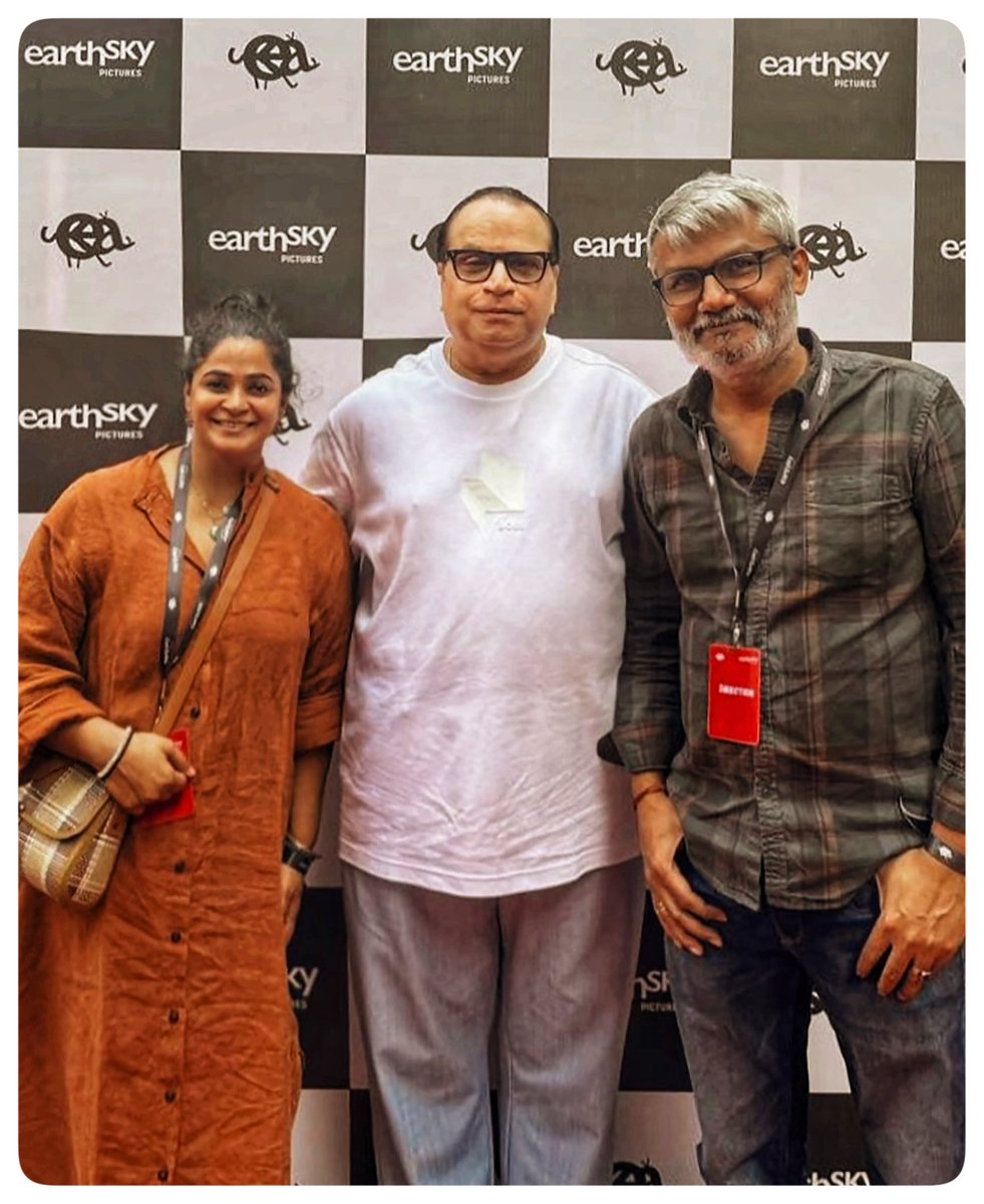 suyashpachauri's tweet photo. ASHWINY IYER TIWARI - NITESH TIWARI JOIN UP FOR NEW BIG-SCREEN COLLABORATION PROJECTS! #TipsFilmsLtd is thrilled to announce its new collaboration with #EarthSkyPictures #AshwinyIyerTiwari - #NiteshTiwari Together, they want to deliver powerful tales to cinemas.
#SuyashPachauri https://t.co/zKcGjydc9O