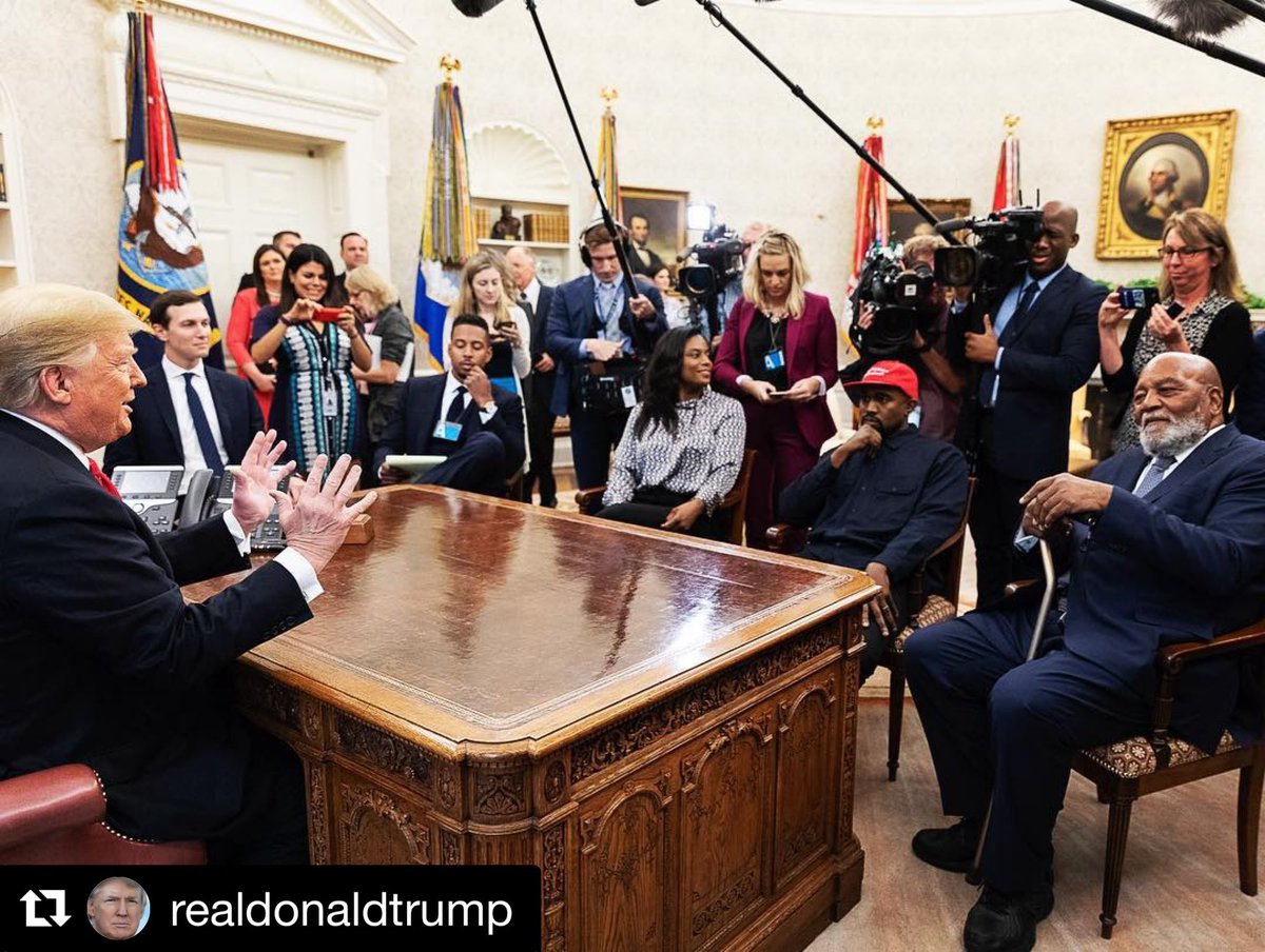 kimbrownnfl32's tweet image. Happy Heavenly Birthday to the GOAT 🐐 Greatest of All Time Dad @JimBrownNFL32 and Happy Presidents Day to the GOAT 🐐 Greatest of All Time President @realDonaldTrump.  #February17 #Legends #Superheros